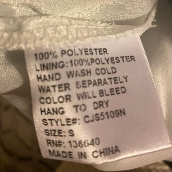 NWT BEAUTIFUL FLORAL ROMPER! - Picture 7 of 7